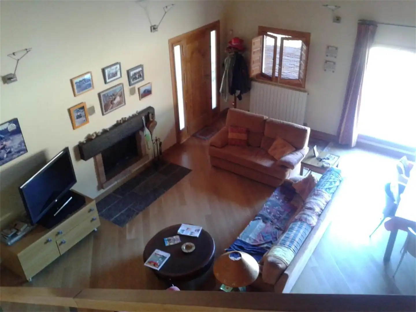 Sala d'estar de Casa o xalet en venda en Villarcayo de Merindad de Castilla la Vieja amb Piscina