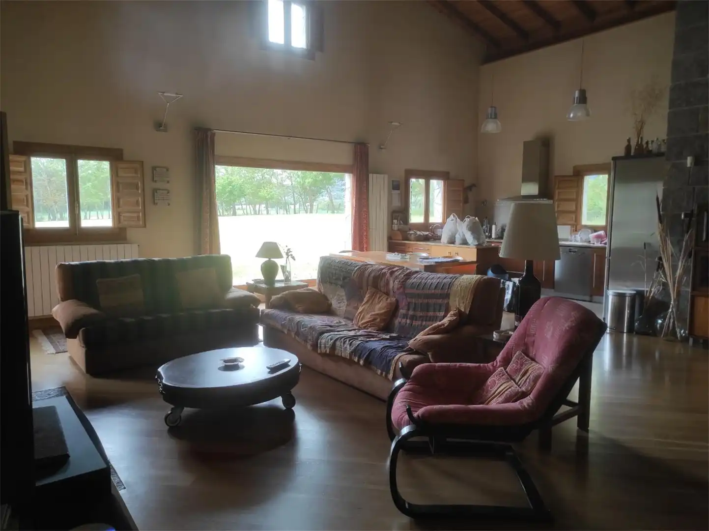 Sala d'estar de Casa o xalet en venda en Villarcayo de Merindad de Castilla la Vieja amb Piscina