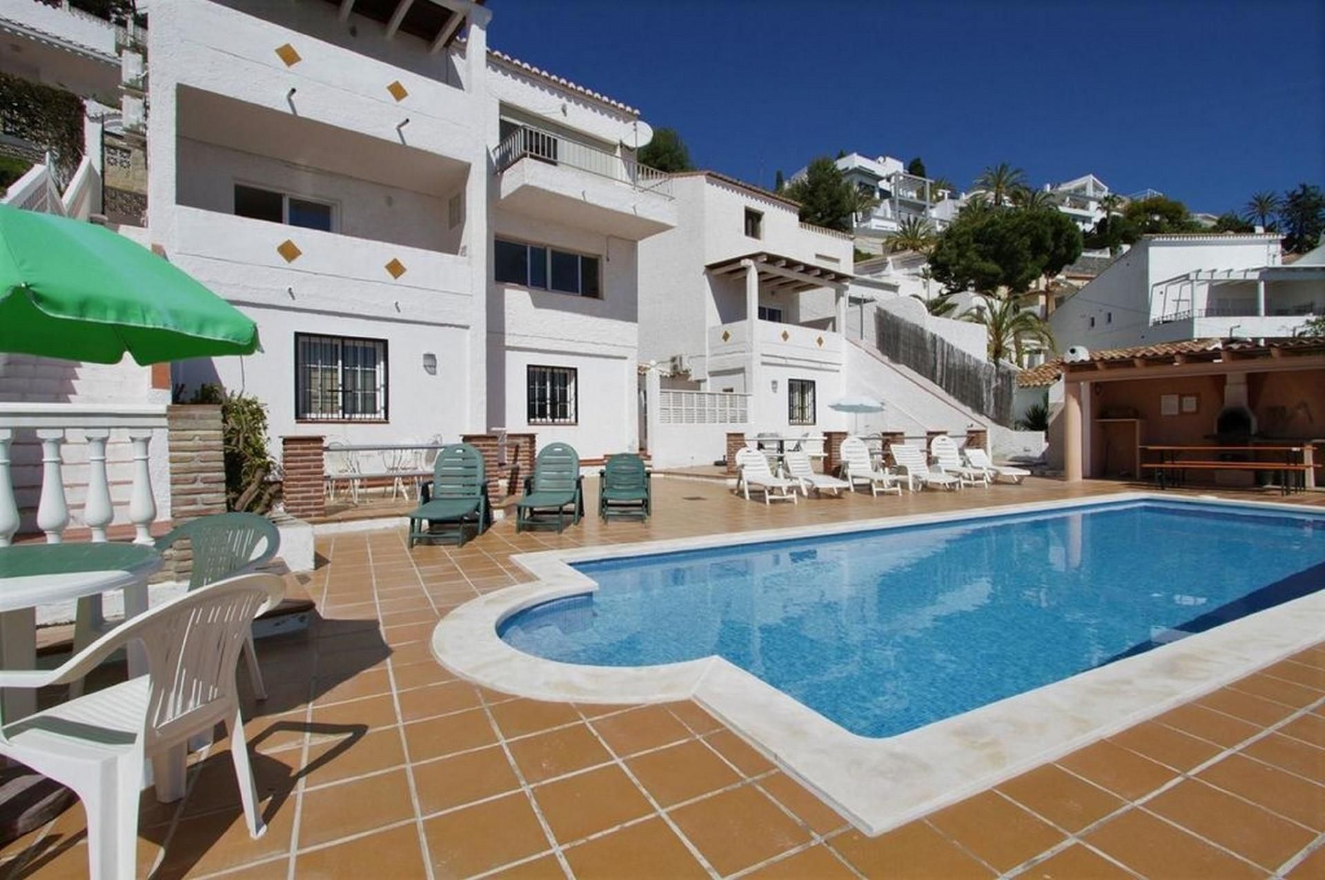 Vista exterior de Casa o xalet de lloguer en Almuñécar amb Aire condicionat, Terrassa i Piscina