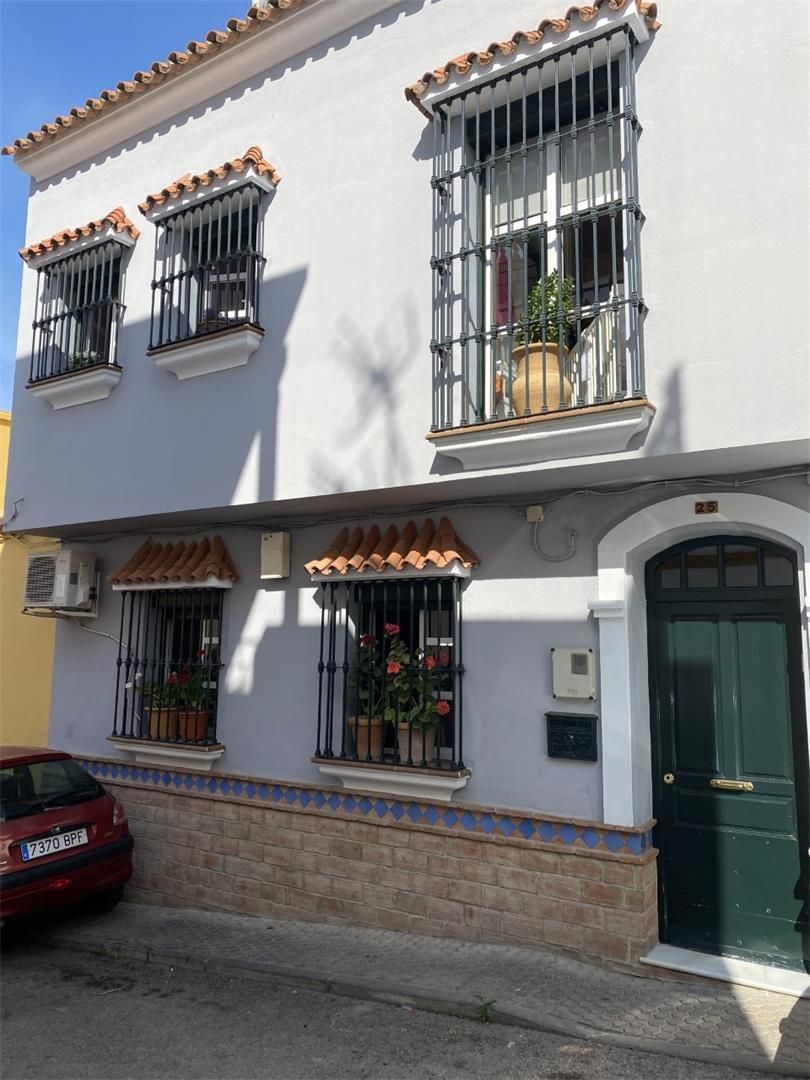 Vista exterior de Casa adosada en venda en Algeciras amb Aire condicionat, Calefacció i Terrassa