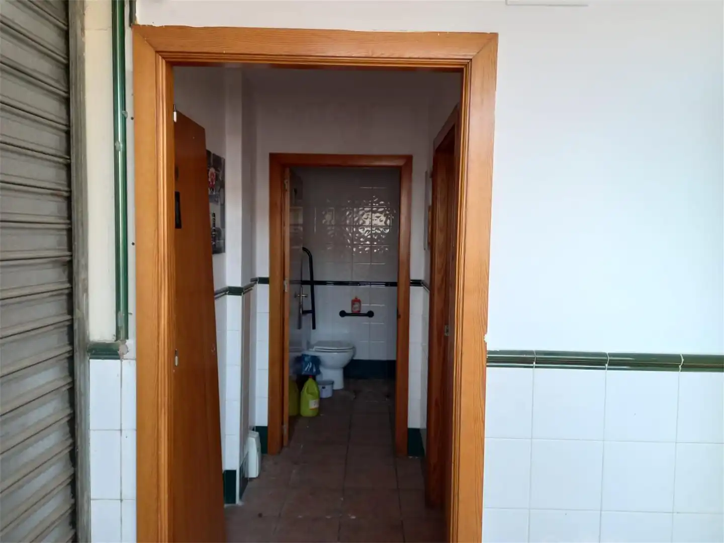 Bathroom of Commercial properties for rent in Bormujos