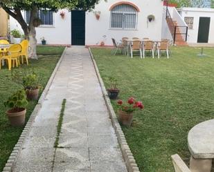 Jardí de Finca rústica de lloguer en Chipiona amb Aire condicionat i Piscina