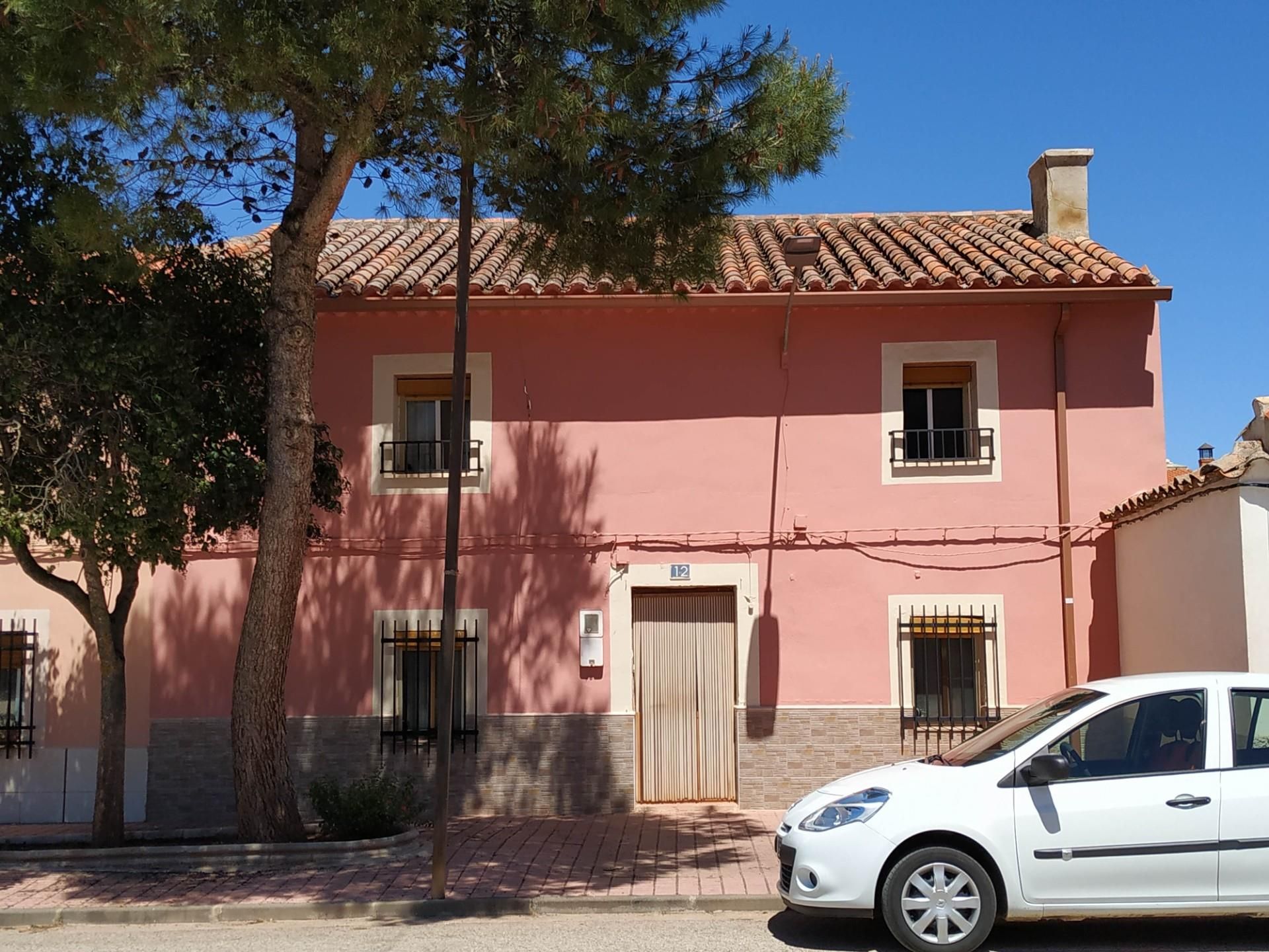 Vista exterior de Casa o xalet en venda en Montiel amb Aire condicionat, Traster i Moblat