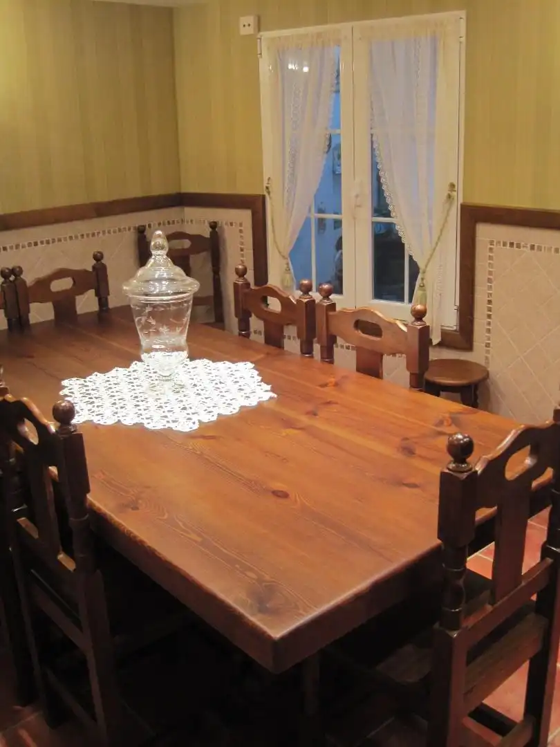 Einfamilien-Reihenhaus zum Verkauf in Plaza Mayor, Villaescusa de Roa Esszimmer von Einfamilien-Reihenhaus zum Verkauf in Villaescusa de Roa mit Klimaanlage