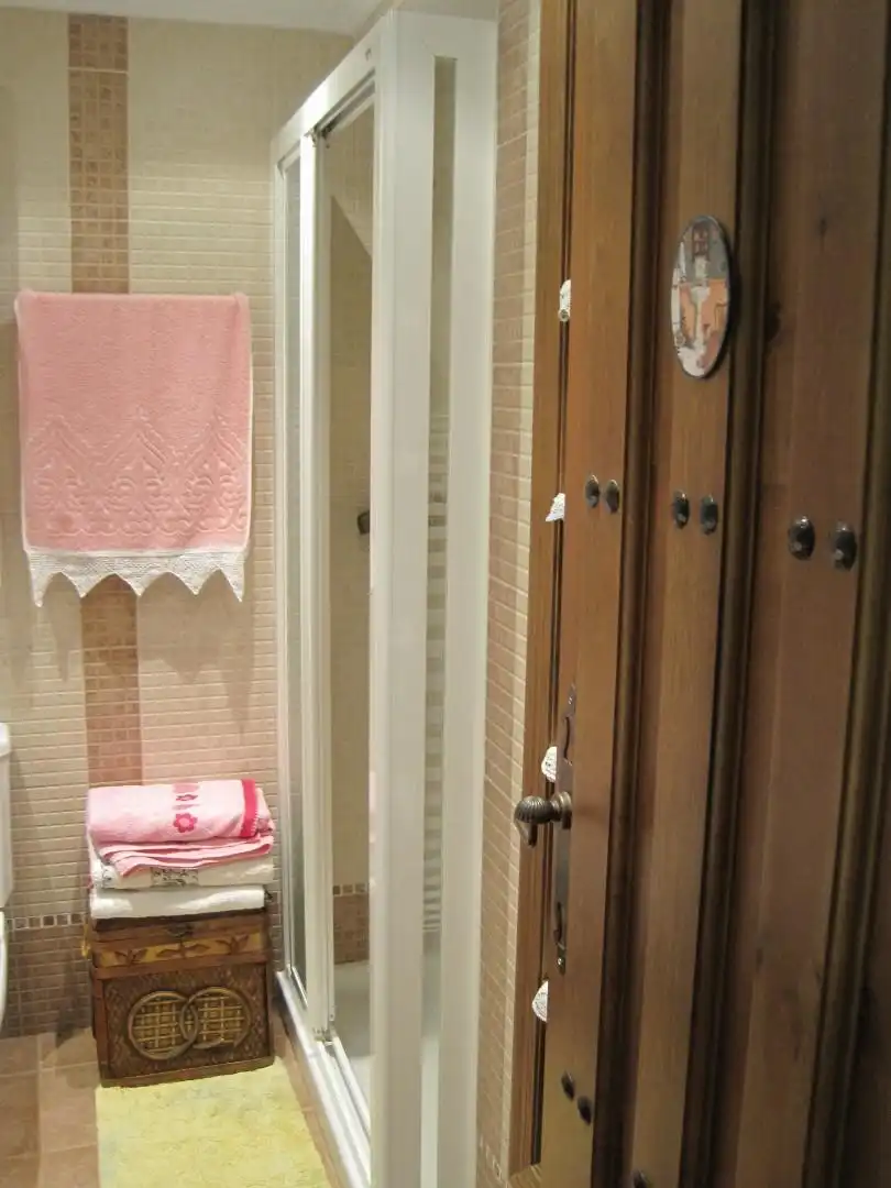 Einfamilien-Reihenhaus zum Verkauf in Plaza Mayor, Villaescusa de Roa Badezimmer von Einfamilien-Reihenhaus zum Verkauf in Villaescusa de Roa mit Klimaanlage