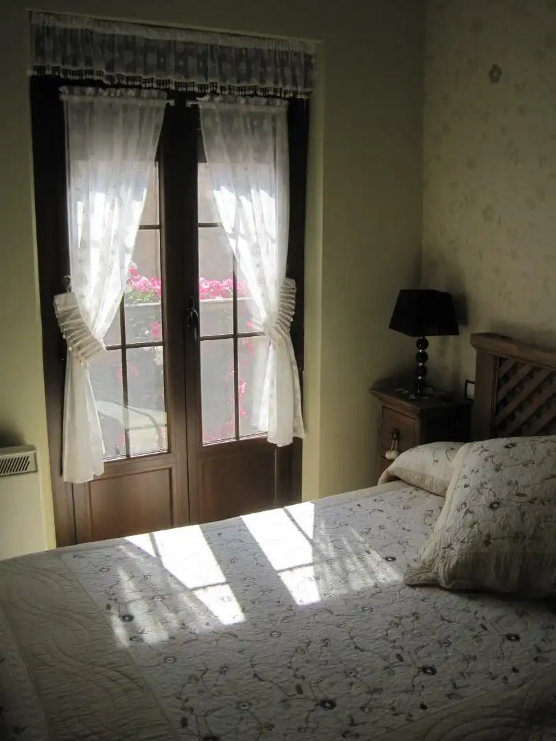Einfamilien-Reihenhaus zum Verkauf in Plaza Mayor, Villaescusa de Roa Schlafzimmer von Einfamilien-Reihenhaus zum Verkauf in Villaescusa de Roa mit Klimaanlage