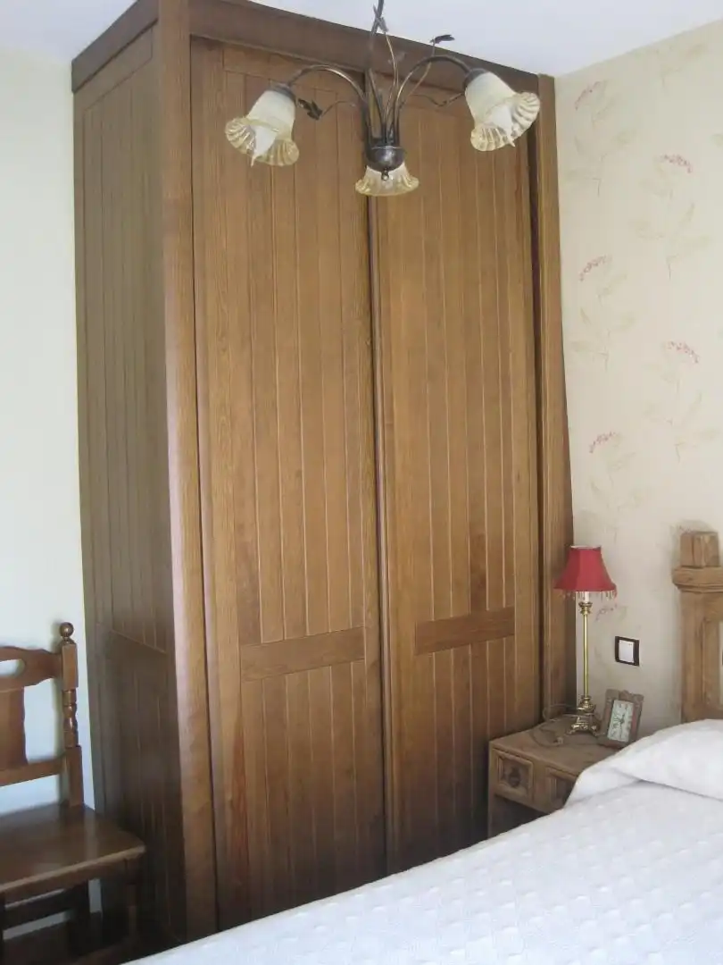 Einfamilien-Reihenhaus zum Verkauf in Plaza Mayor, Villaescusa de Roa Schlafzimmer von Einfamilien-Reihenhaus zum Verkauf in Villaescusa de Roa mit Klimaanlage