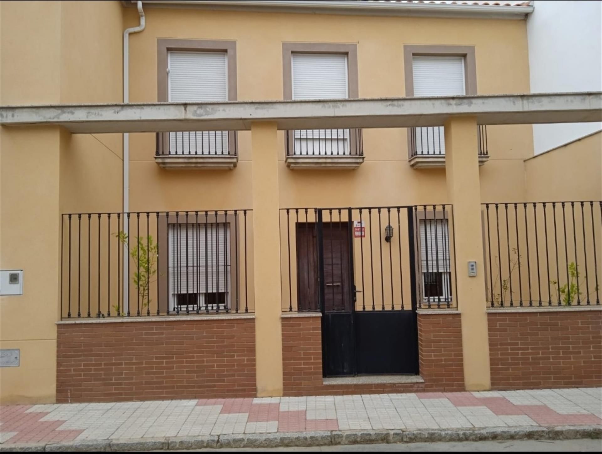 Vista exterior de Casa o xalet en venda en Castuera amb Aire condicionat i Terrassa