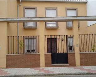 Vista exterior de Casa o xalet en venda en Castuera amb Aire condicionat i Terrassa