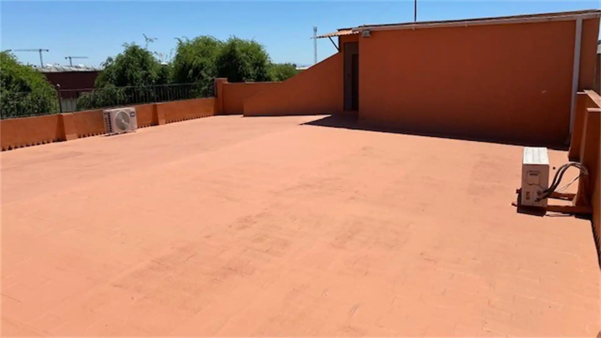 Casa o chalet en venta en Calle Virgen del Refugio, 27, La Hacienda - Nueva Andalucía Terraza de Casa o chalet en venta en Dos Hermanas con Aire acondicionado, Calefacción y Terraza