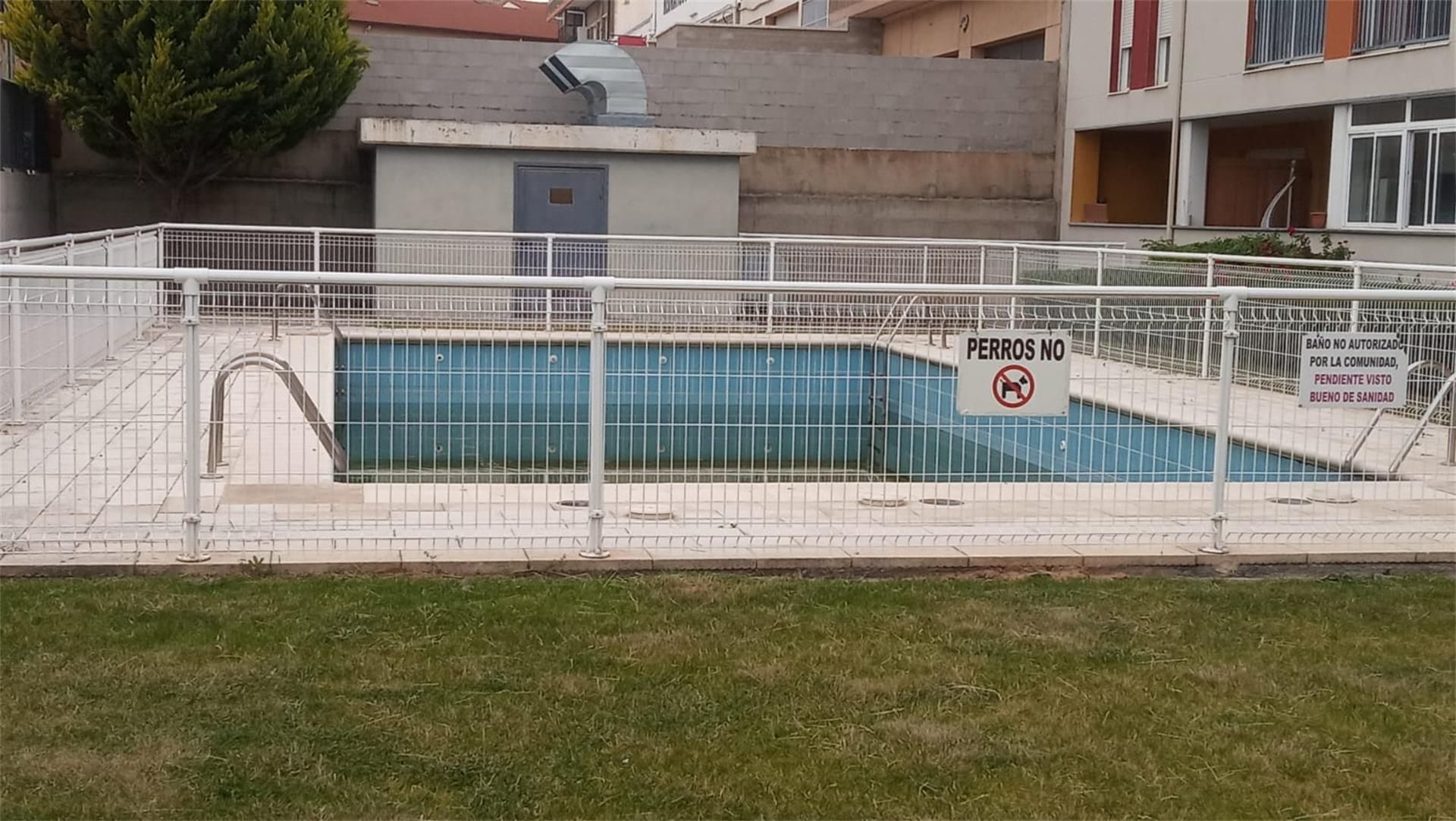 Piscina de Piso en venta en Andorra (Teruel) con Calefacción, Parquet y Terraza