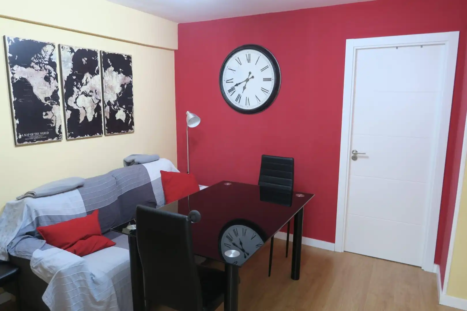 Room in Avenida Santa Cecilia, 9, Triana Oeste Room in Avenida Santa Cecilia, 9, Triana Oeste