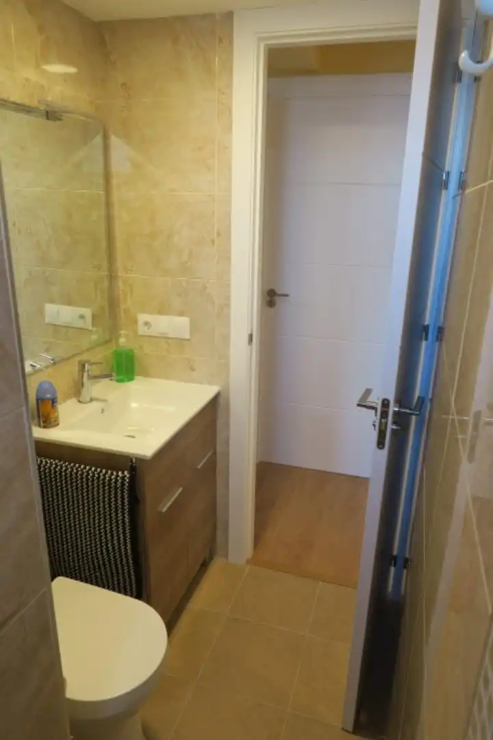 Room in Avenida Santa Cecilia, 9, Triana Oeste Room in Avenida Santa Cecilia, 9, Triana Oeste