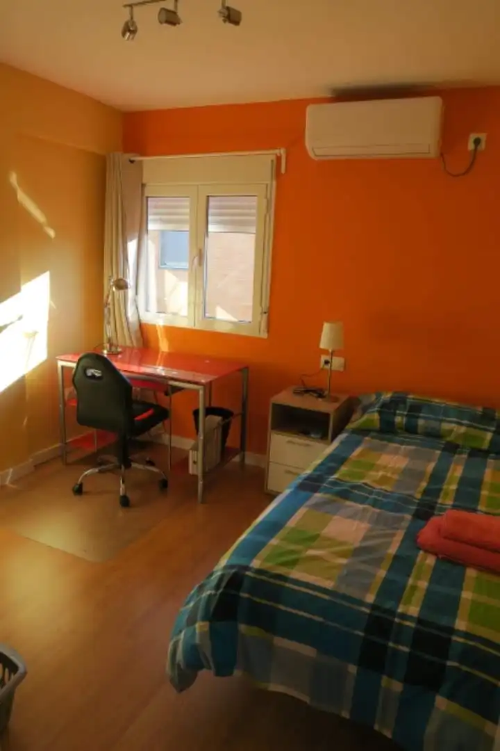 Room in Avenida Santa Cecilia, 9, Triana Oeste Room in Avenida Santa Cecilia, 9, Triana Oeste