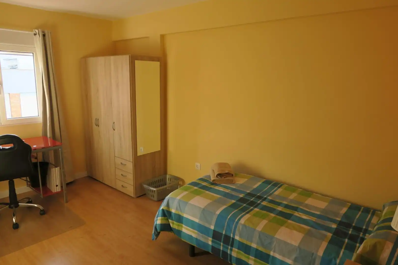 Room in Avenida Santa Cecilia, 9, Triana Oeste Room in Avenida Santa Cecilia, 9, Triana Oeste