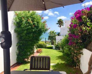 Vista exterior de Casa o xalet de lloguer en Conil de la Frontera amb Terrassa