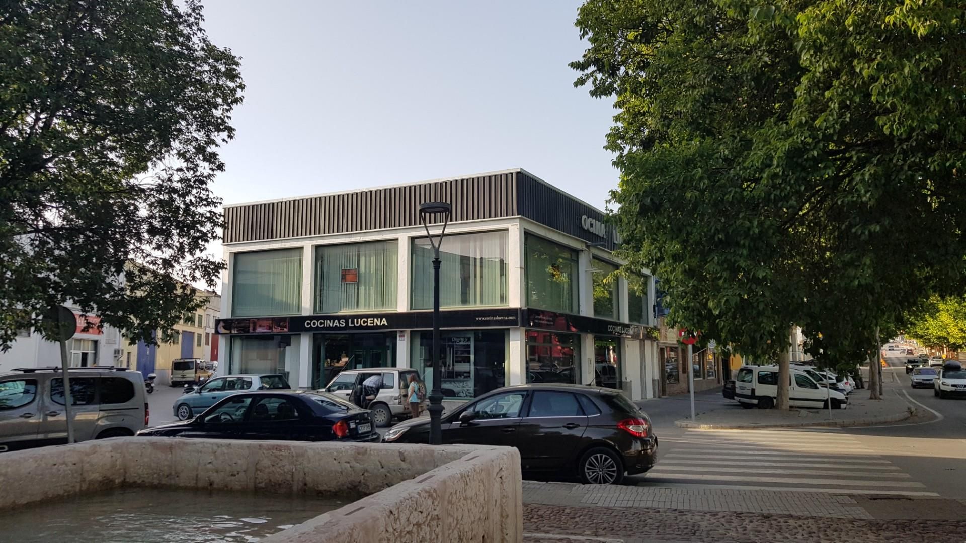 Vista exterior de Oficina de lloguer en Lucena