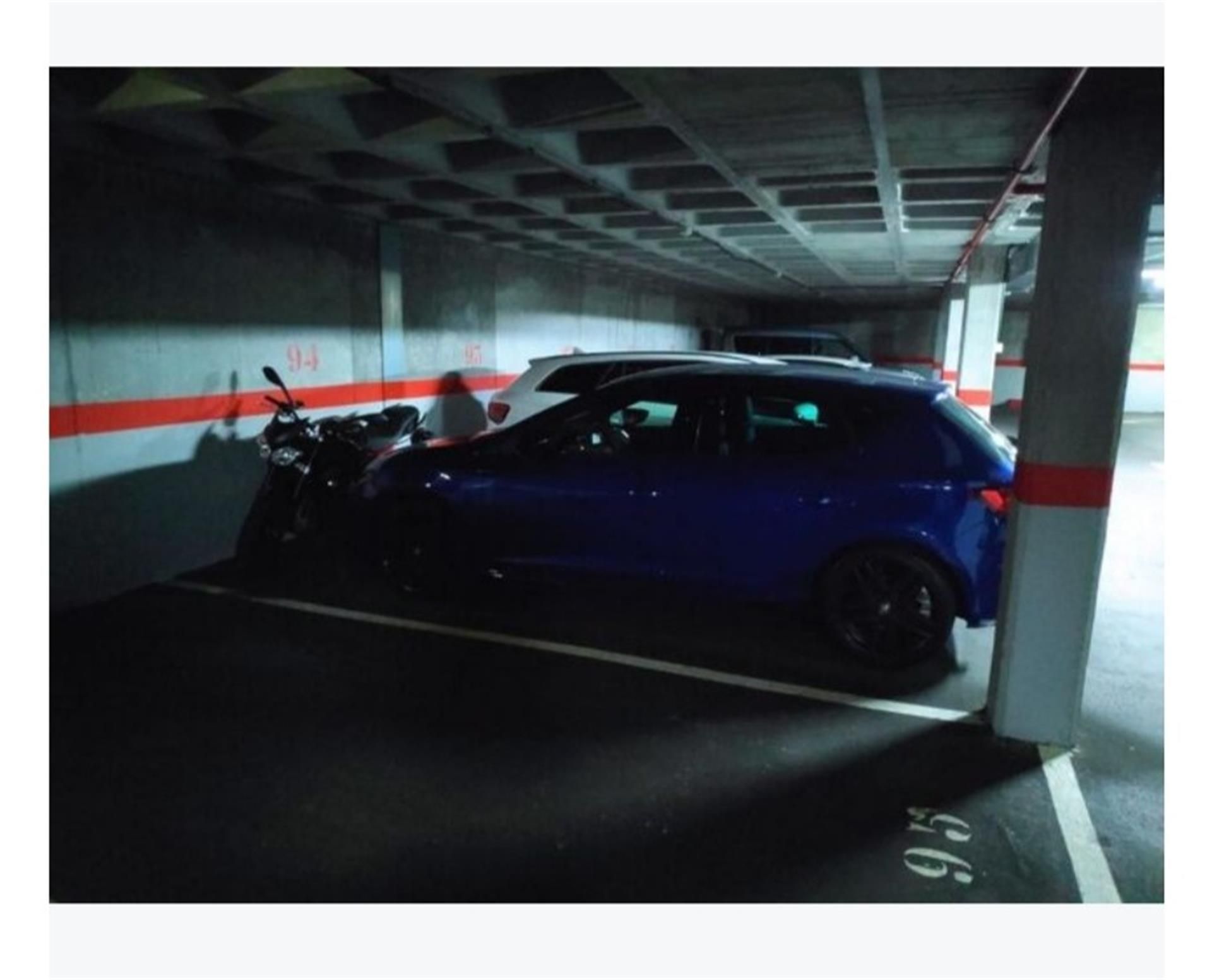 Aparcament de Garatge en venda en Gijón 