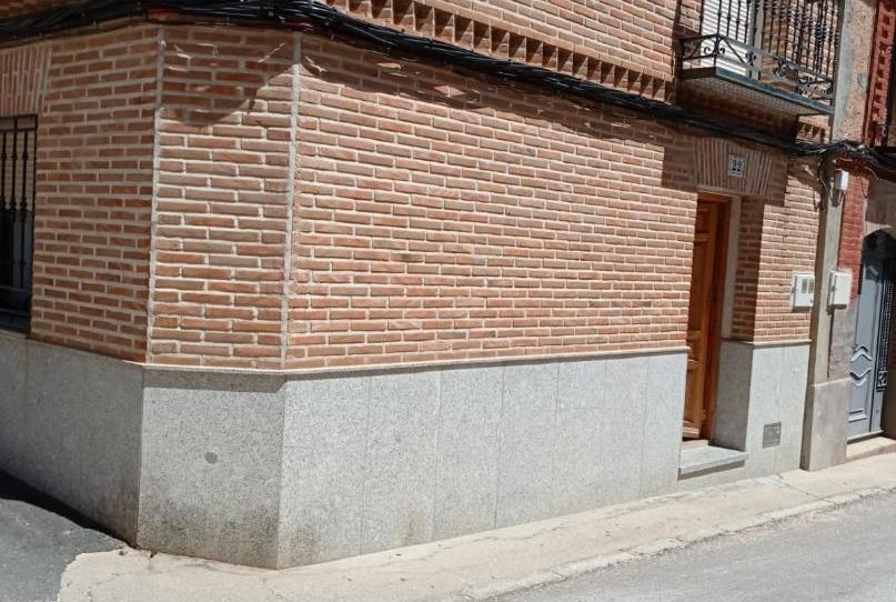 Casa adosada en venta en Calle Cuatro Calles, 22, Los Navalucillos, Toledo - imagen 1 Foto 1 de Casa adosada en venta en Calle Cuatro Calles, 22, Los Navalucillos, Toledo