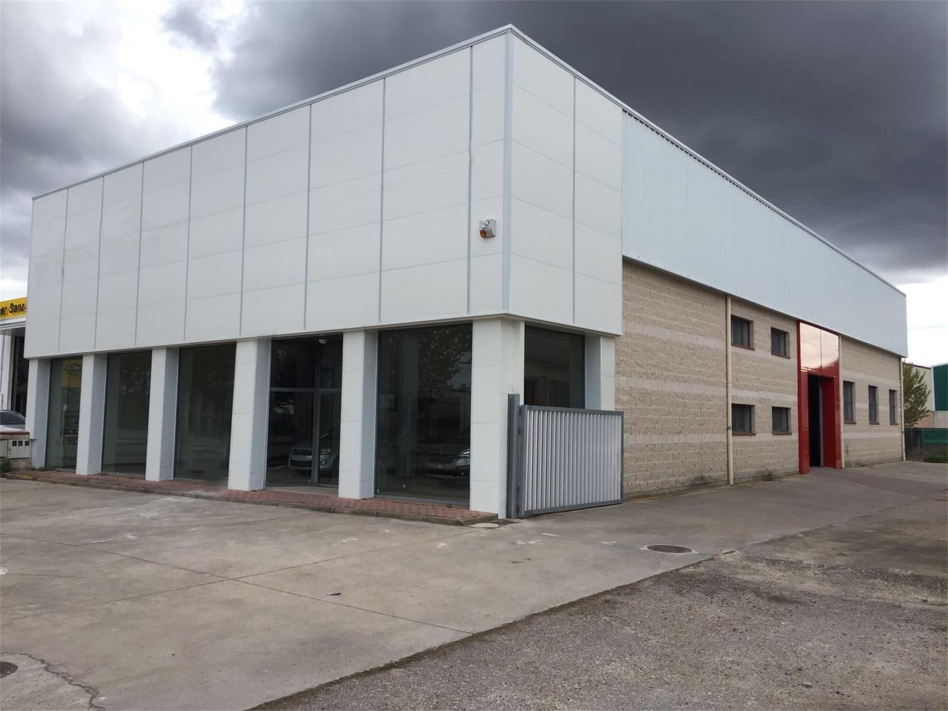 Vista exterior de Nau industrial en venda en Cantalejo amb Calefacció