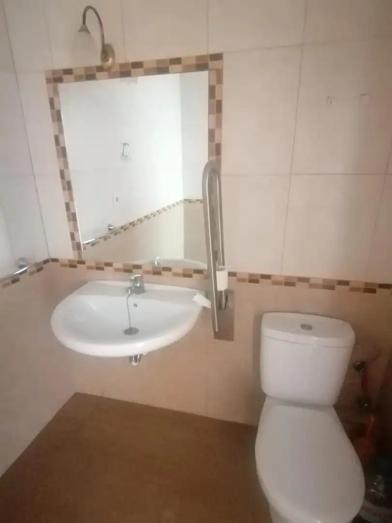 Baño de Local de alquiler en Murcia con Aire acondicionado