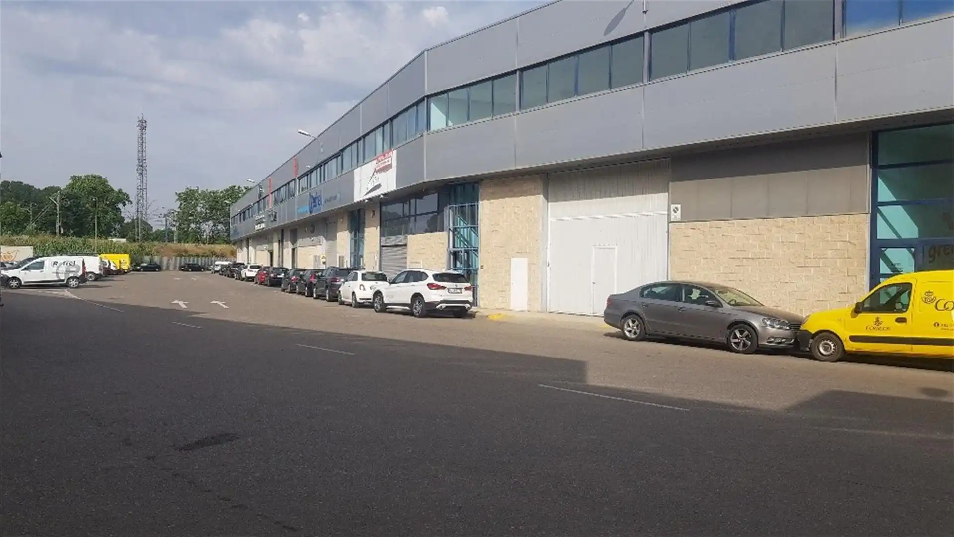 Exterior view of Industrial buildings for rent in Lleida