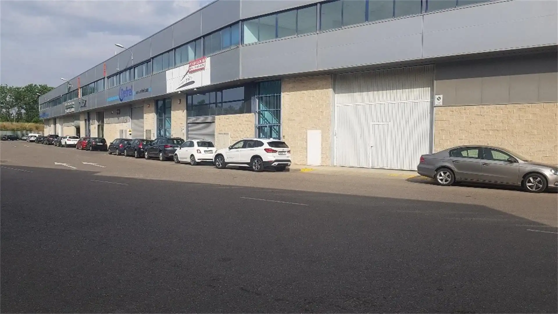 Exterior view of Industrial buildings for rent in Lleida
