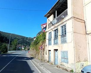 Vista exterior de Pis en venda en Cangas del Narcea amb Traster i Balcó