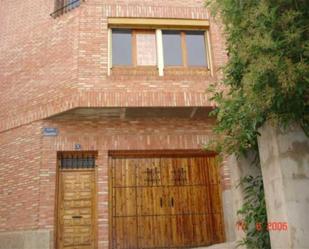 Vista exterior de Casa o xalet en venda en El Cuervo amb Calefacció, Parquet i Traster