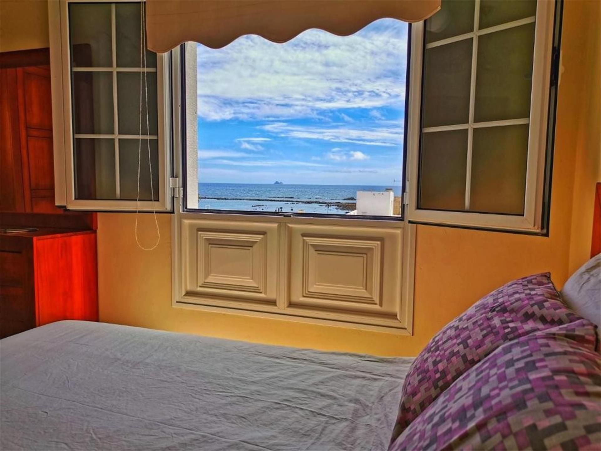 Schlafzimmer von Wohnungen zum verkauf in Haría mit Terrasse, Möbliert und Ofen