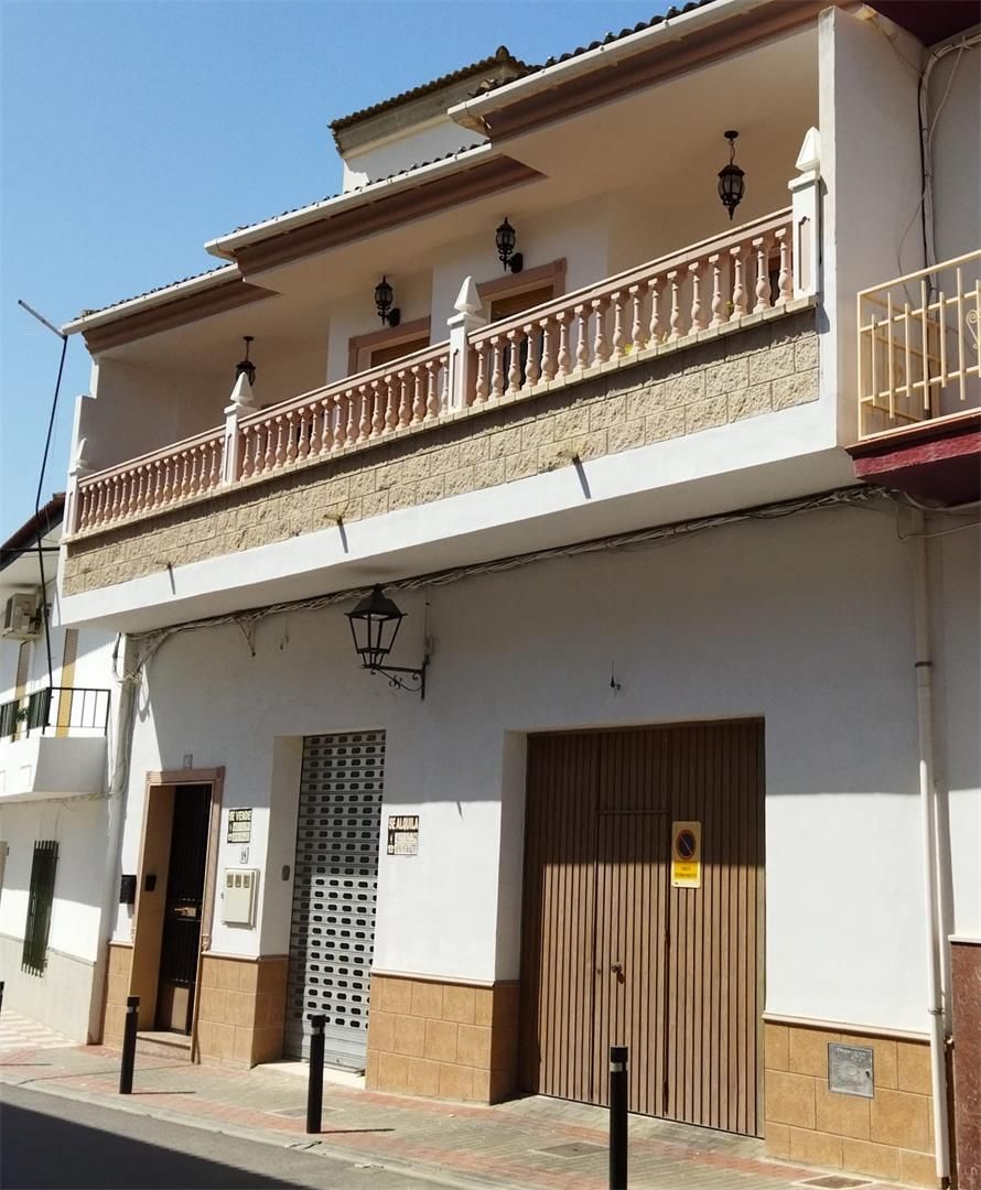Vista exterior de Casa adosada en venda en Moraleda de Zafayona amb Aire condicionat, Calefacció i Terrassa