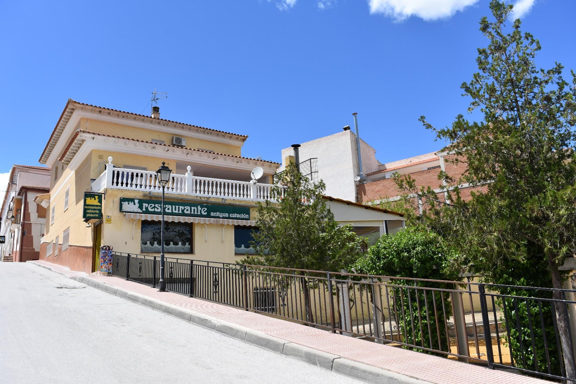 Casa o chalet en venta en Carretera Benamaurel, Castilléjar Casa o chalet en venta en Castilléjar con Aire acondicionado, Calefacción y Jardín privado