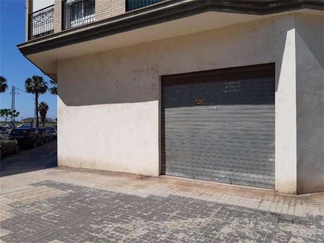 Local comercial en Alquiler en Calle Roberto Roselló Gasch, 15 en Llombai