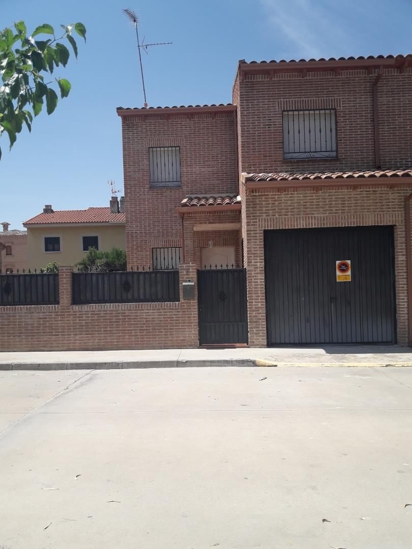 Vista exterior de Casa o xalet en venda en Novés amb Aire condicionat