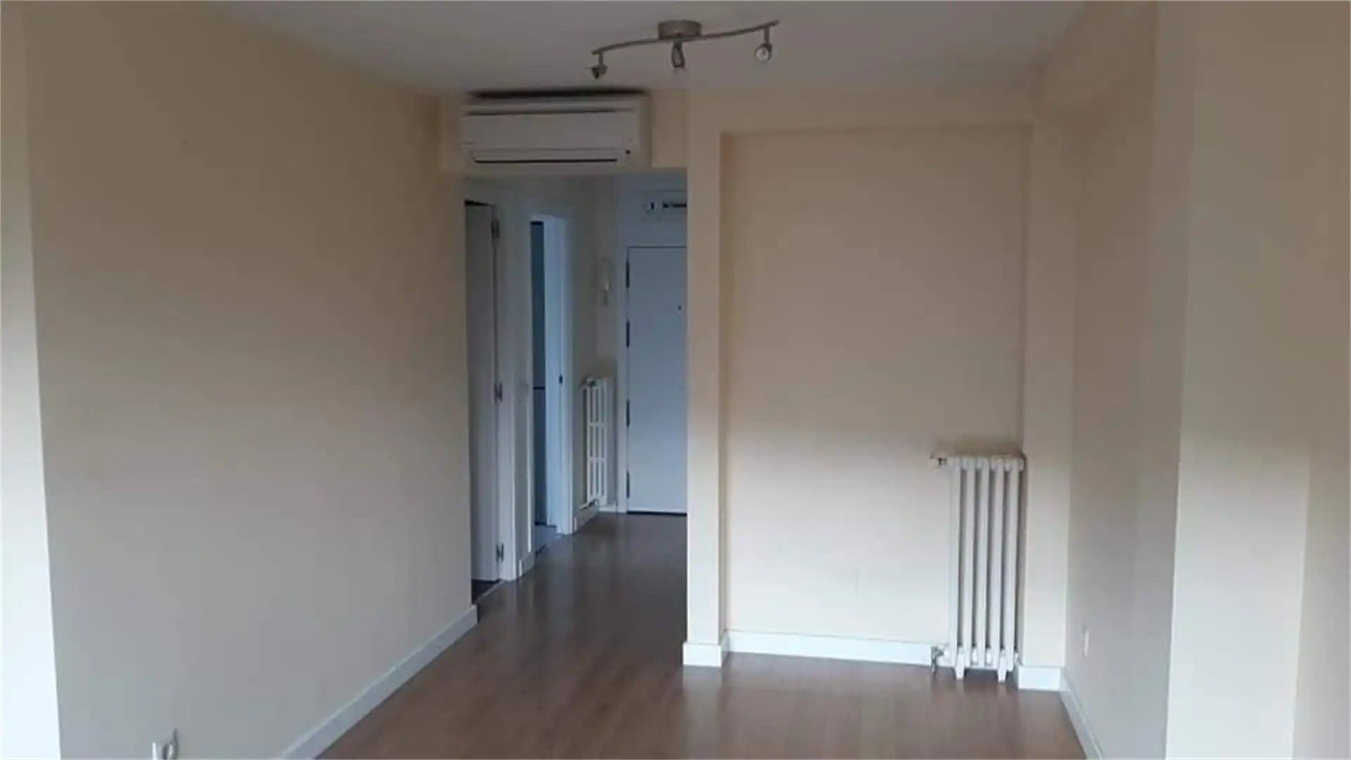 Flat for rent in Calle de Uruguay, 15, Hispanoamérica - Bernabéu Bedroom of Flat for rent in Madrid with Air Conditioner, Heating and Parquet flooring