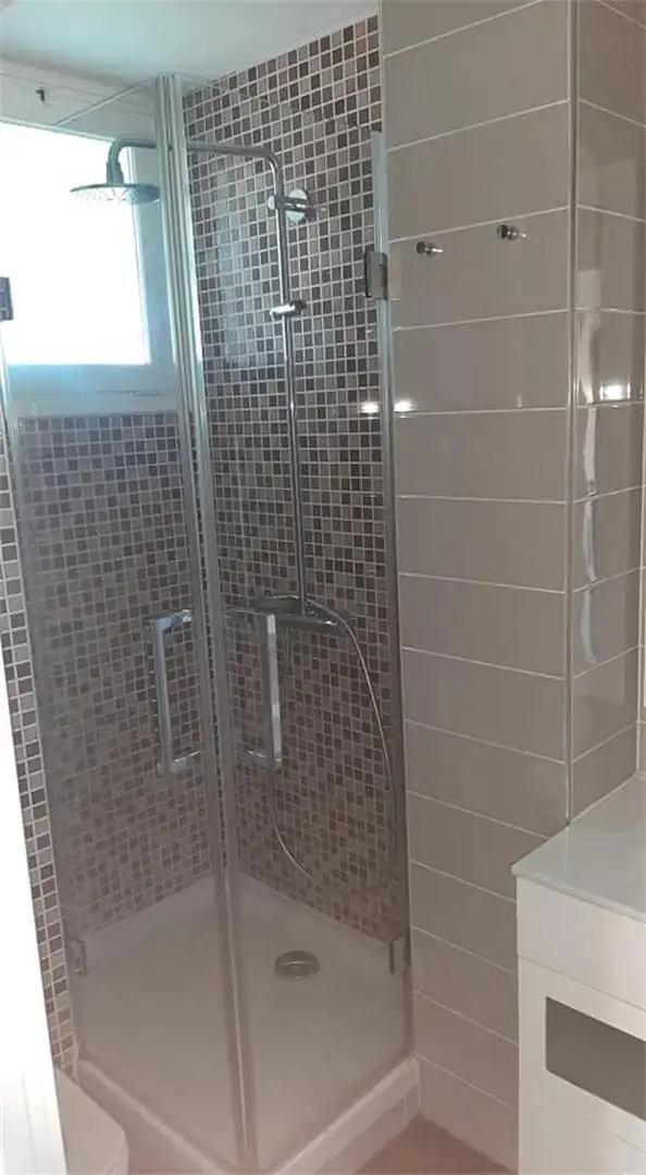 Flat for rent in Calle de Uruguay, 15, Hispanoamérica - Bernabéu Bathroom of Flat for rent in Madrid with Air Conditioner, Heating and Parquet flooring