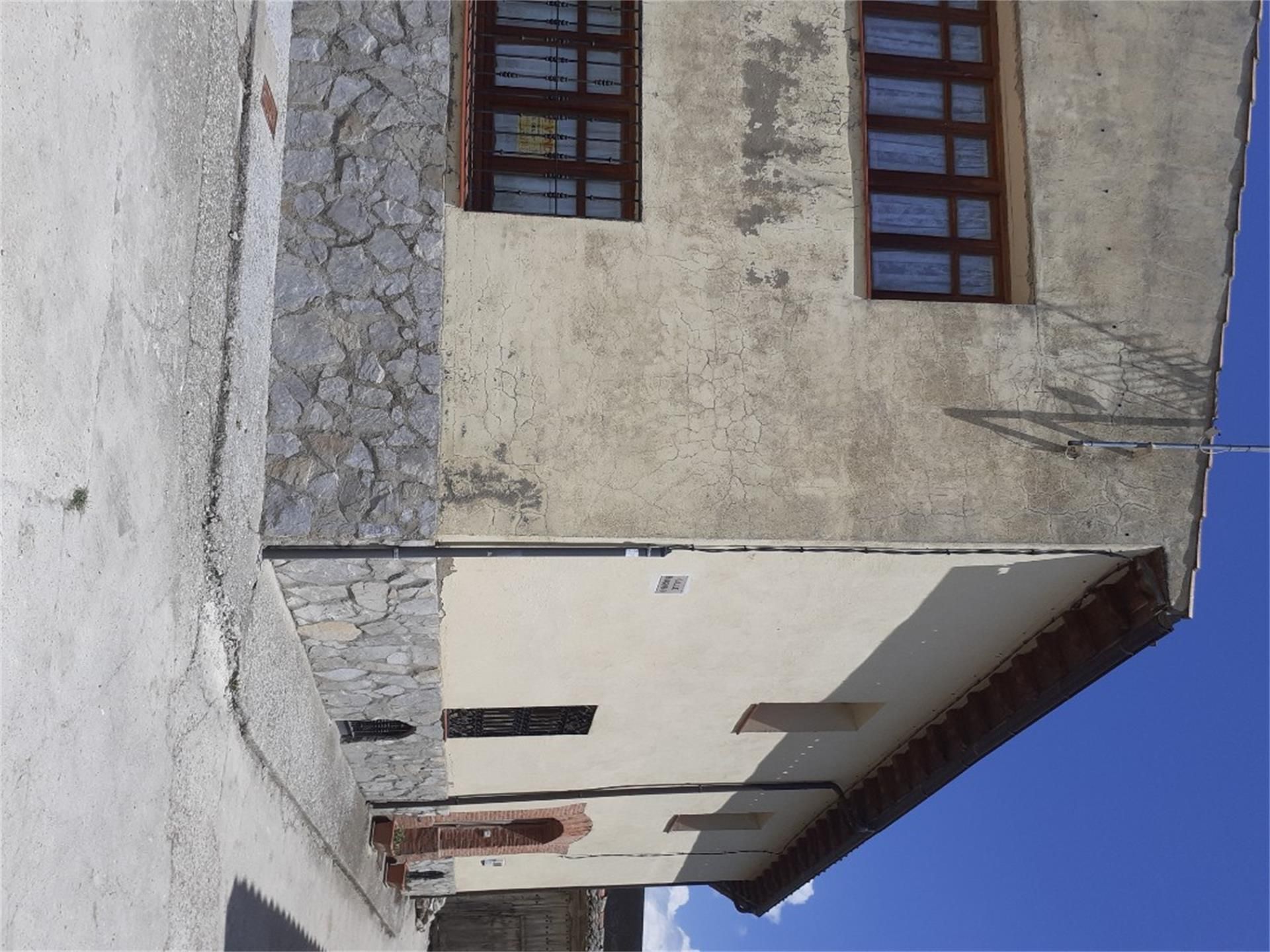 Vista exterior de Casa adosada en venda en Tiedra amb Traster i Moblat