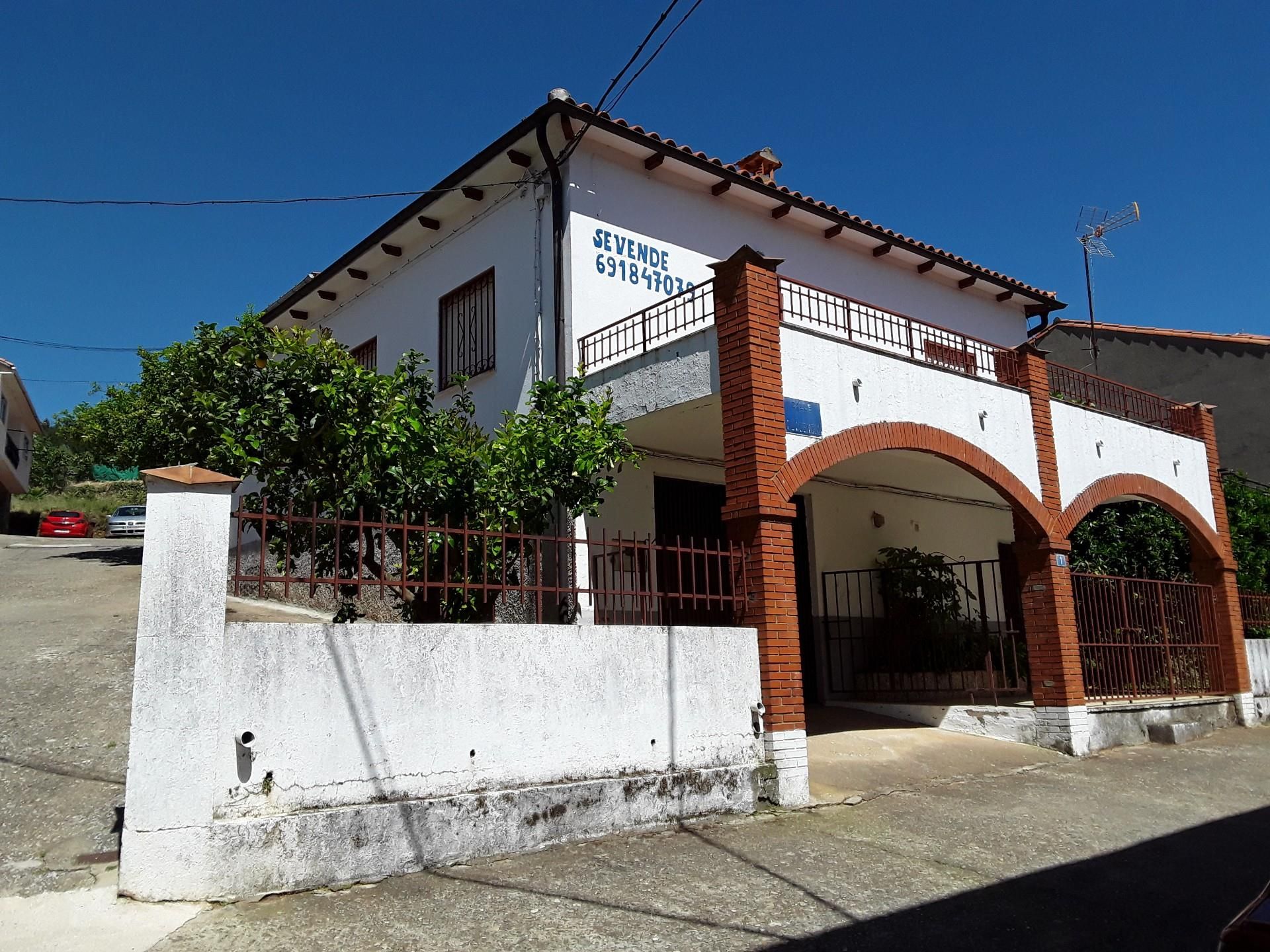 Vista exterior de Casa o chalet en venta en Valverde del Fresno con Jardín privado, Terraza y Amueblado
