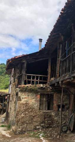 Casa adosada en Venta en Alameda Ordaliego, 18 en Laviana