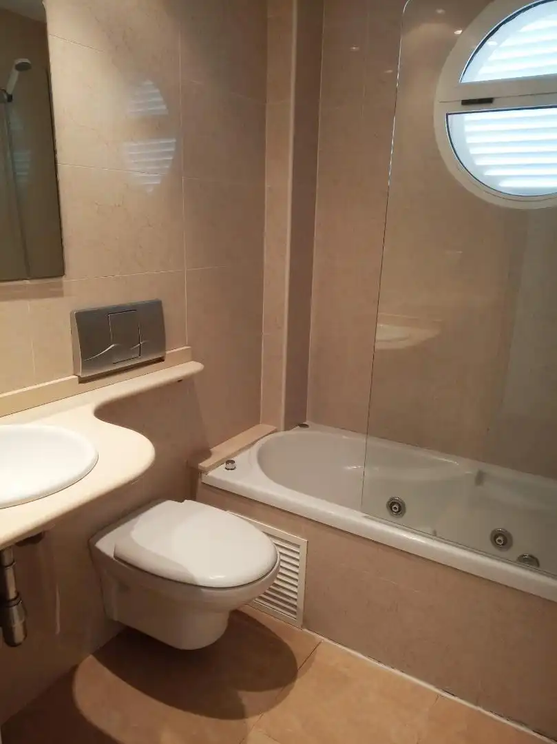 Baño de Apartamento de alquiler en Oliva con Aire acondicionado, Jardín privado y Piscina