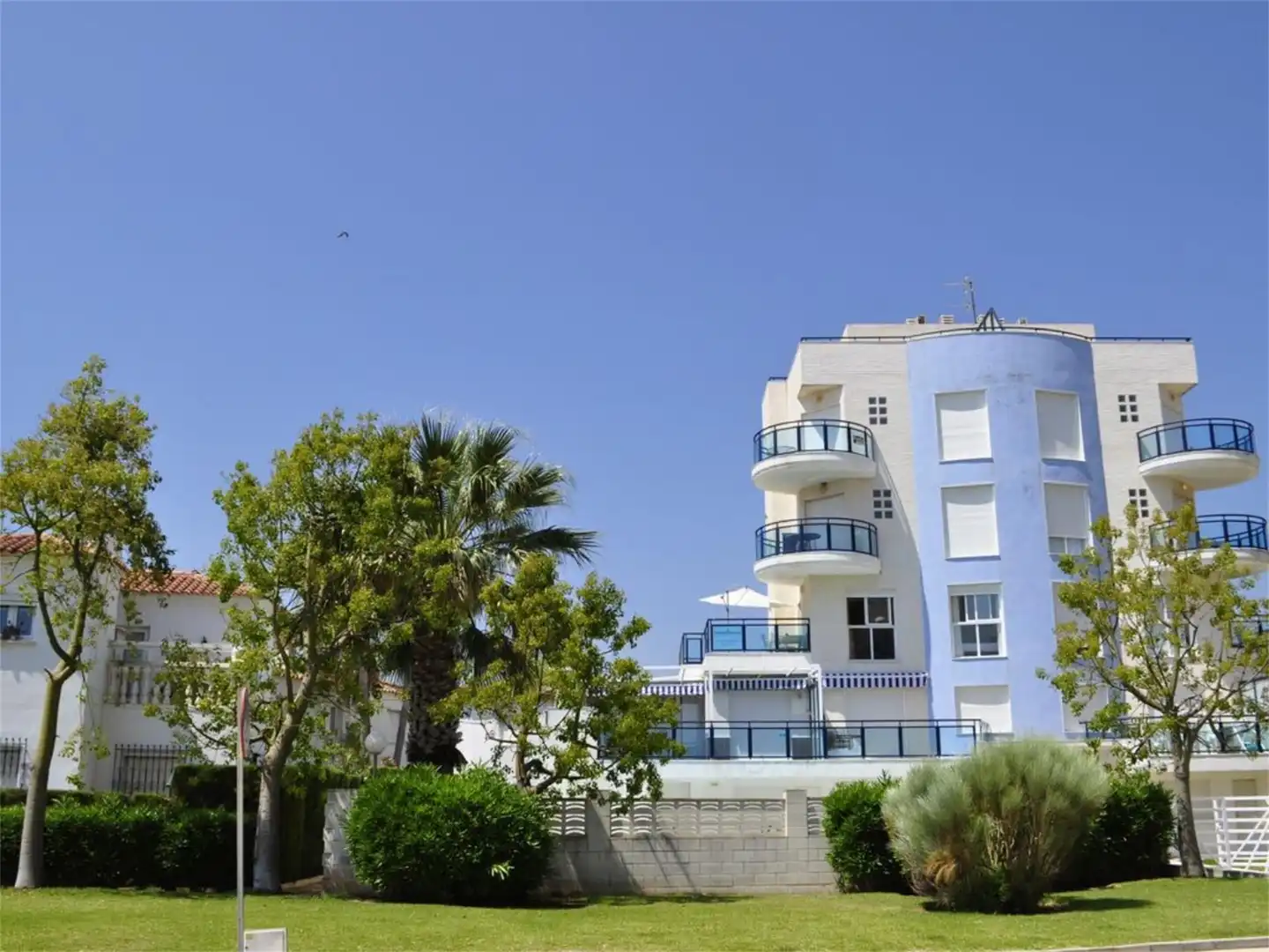 Vista exterior de Apartamento de alquiler en Oliva con Aire acondicionado, Jardín privado y Piscina