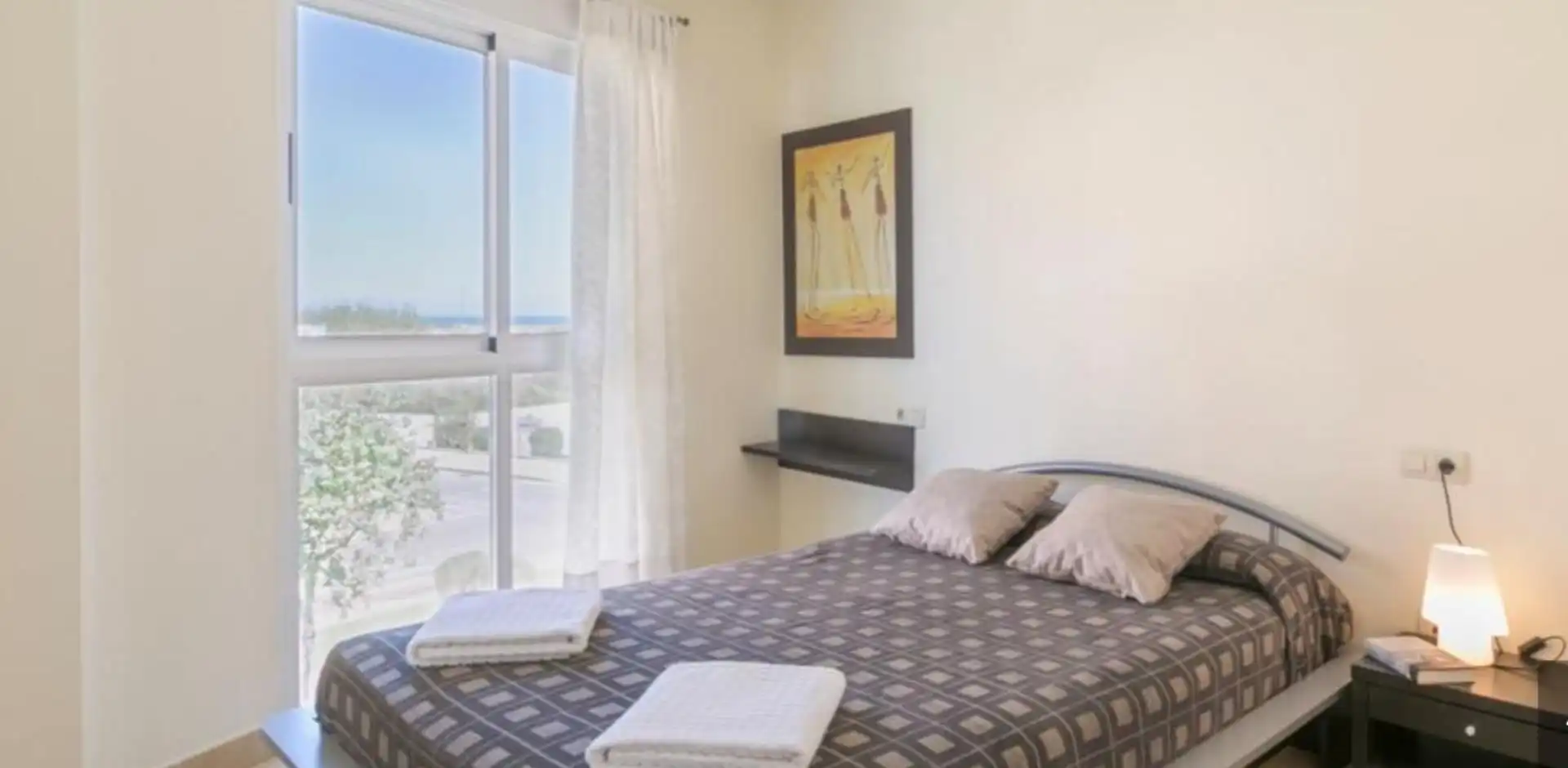 Habitación de Apartamento de alquiler en Oliva con Aire acondicionado, Jardín privado y Piscina