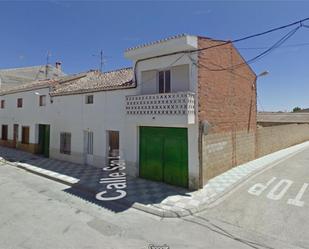 Vista exterior de Casa adosada en venda en Casas de Juan Núñez amb Terrassa i Balcó