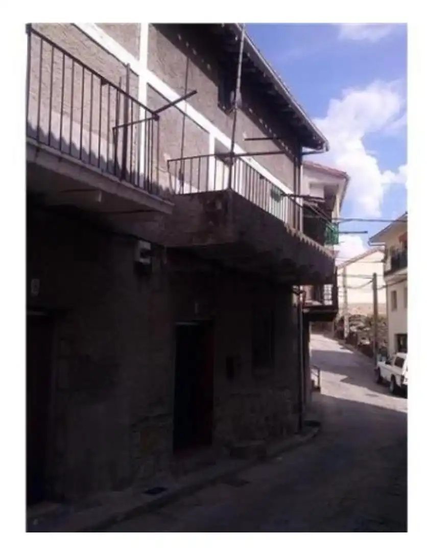 Vista exterior de Casa adosada en venta en Pedro Bernardo con Trastero y Balcón