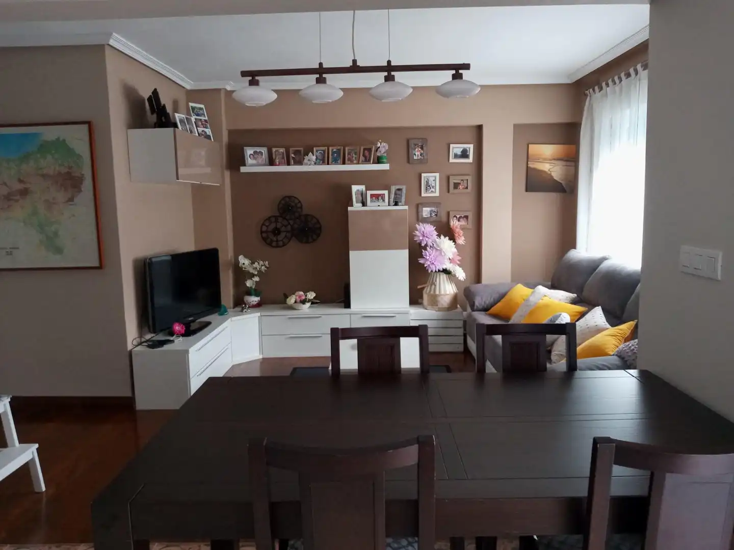 Sala de estar de Piso en venta en Zalla  con Calefacción, Parquet y Amueblado