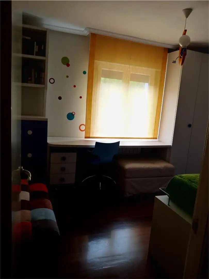 Habitación de Piso en venta en Zalla  con Calefacción, Parquet y Amueblado