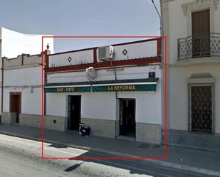 Vista exterior de Local en venda en Villarrasa amb Aire condicionat