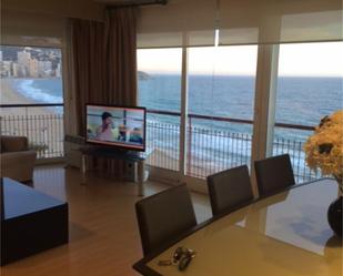 Sala d'estar de Apartament de lloguer en Benidorm amb Aire condicionat, Calefacció i Parquet