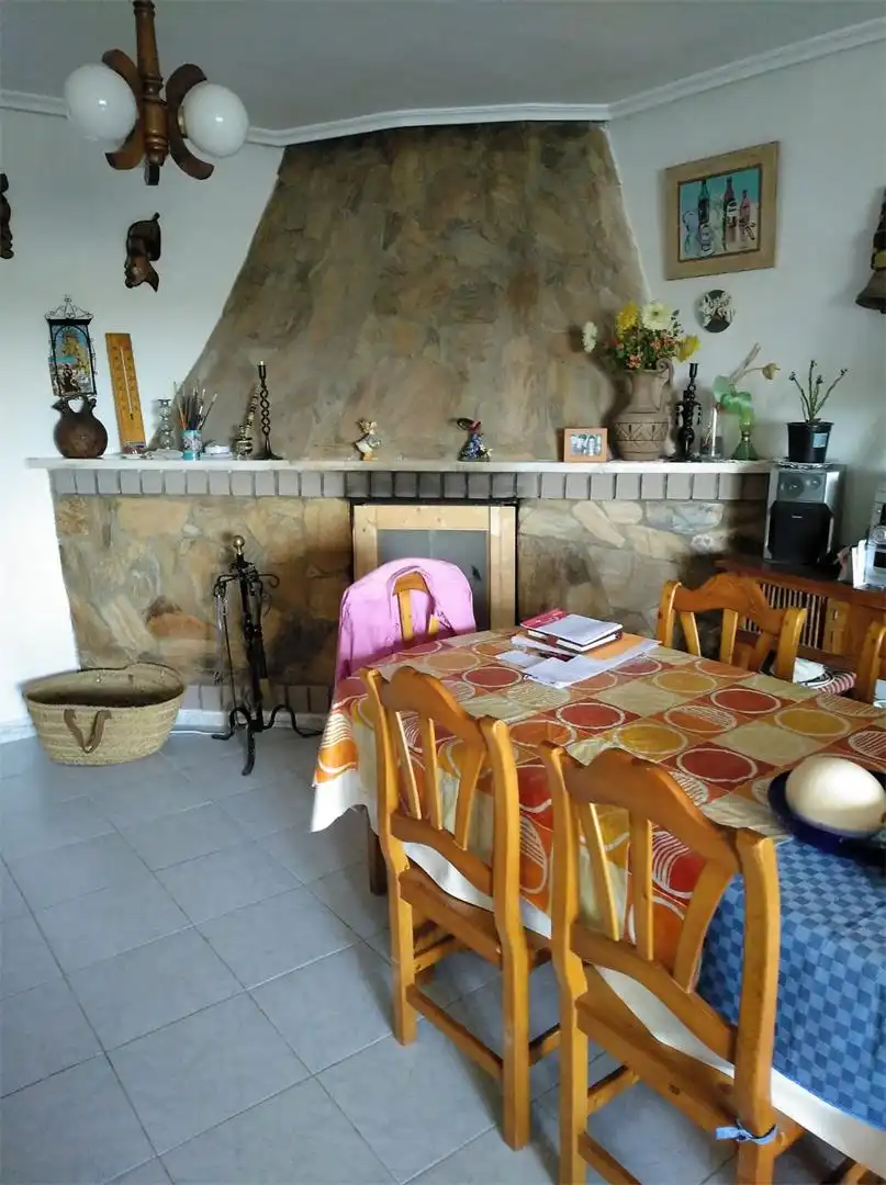 Casa adosada en venta en Camino de Bodegas, Fresno de la Vega Comedor de Casa adosada en venta en Fresno de la Vega con Calefacción, Terraza y Trastero