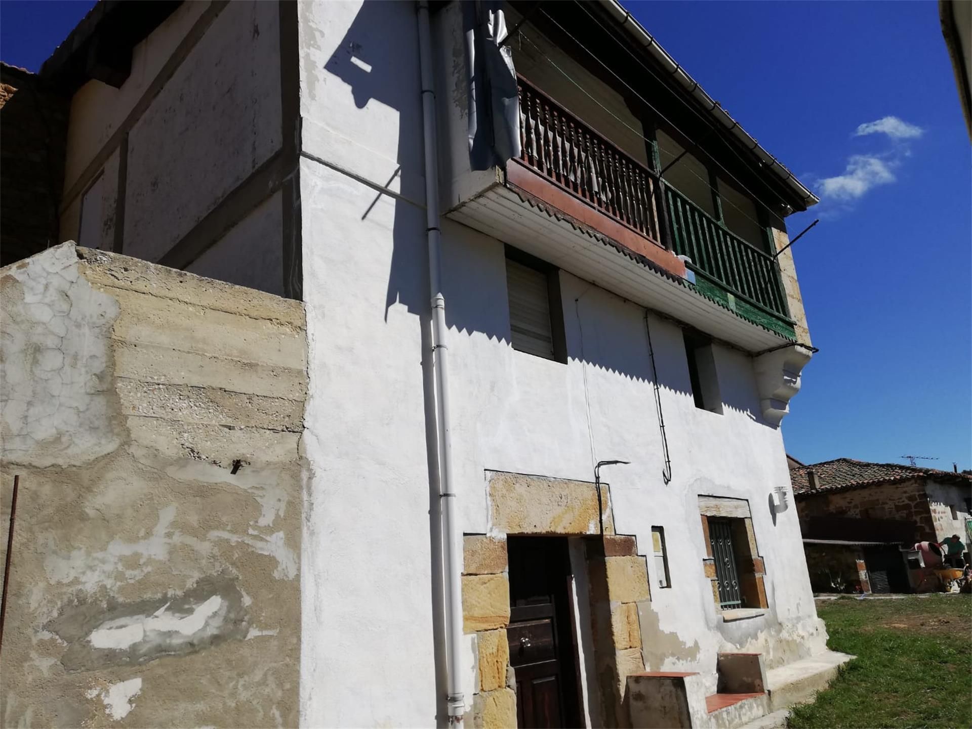 Exterior view of Single-family semi-detached for sale in Valle de Manzanedo  with Private garden, Terrace and Storage room